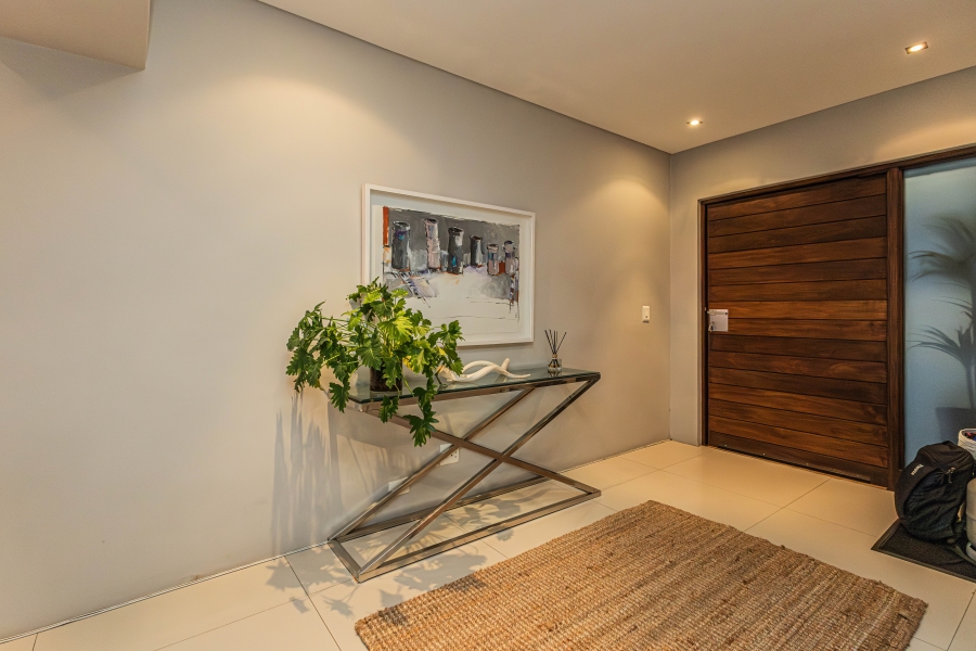 To Let 3 Bedroom Property for Rent in Sea Point Western Cape